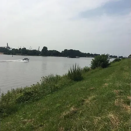Neubau, Blick Auf Die Weser Moderne Einrichtung. Apartment